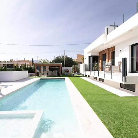 Luxurious Reina Helena With Private Pool!