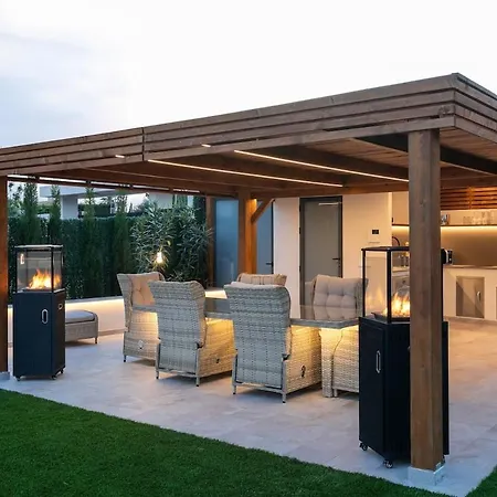 Luxurious Reina Helena With Private Pool!